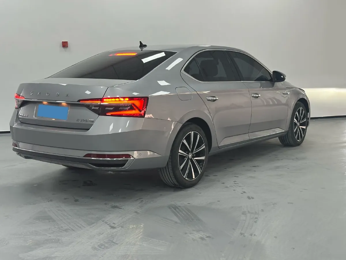 2023 Skoda Superb 1.4T 150HP L4 7DCT,autocango,china used car exporter,china ev exporter,chinese used car exporter,chinese used ev exporter