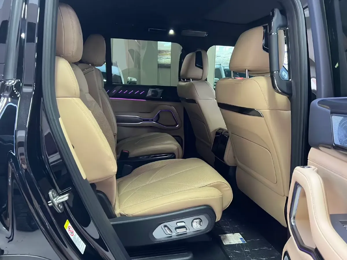 2025 FangChengBao Bao 8 2.0T 245HP L4 E-CVT PHEV 36.8KWH,autocango,china used car exporter,china ev exporter,chinese used car exporter,chinese used ev exporter