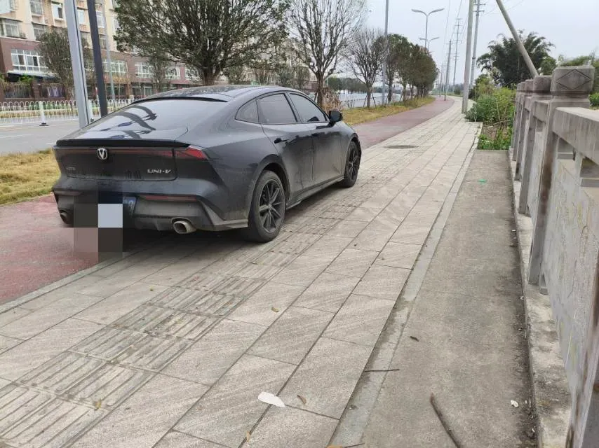 2022 ChangAn UNI-V 1.5T 188HP L4 7DCT,autocango,china used car exporter,china ev exporter,chinese used car exporter,chinese used ev exporter