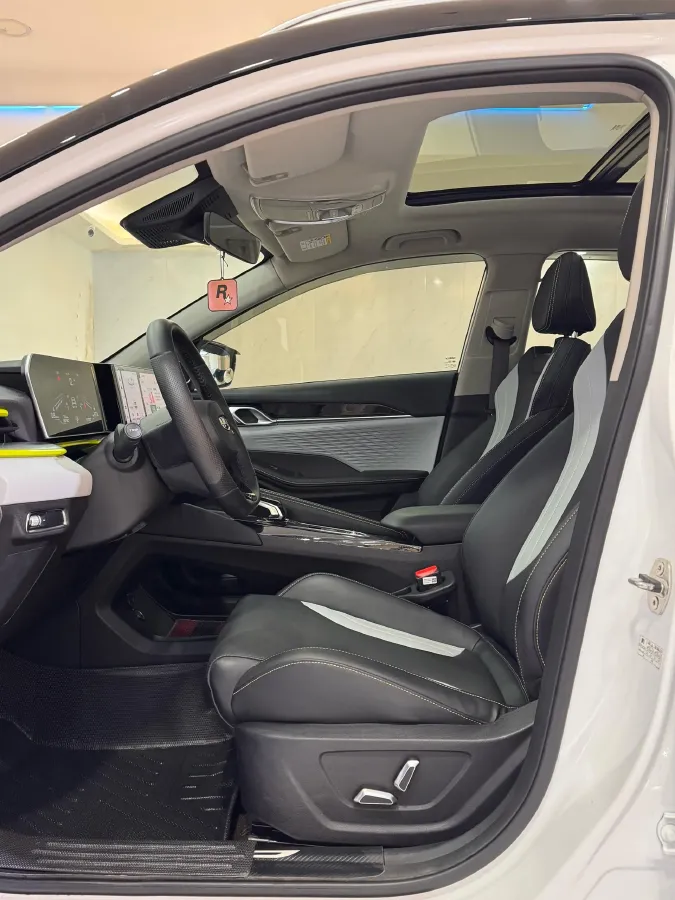 2023 Geely Coolray 1.5T 181HP L4 7DCT,autocango,china used car exporter,china ev exporter,chinese used car exporter,chinese used ev exporter