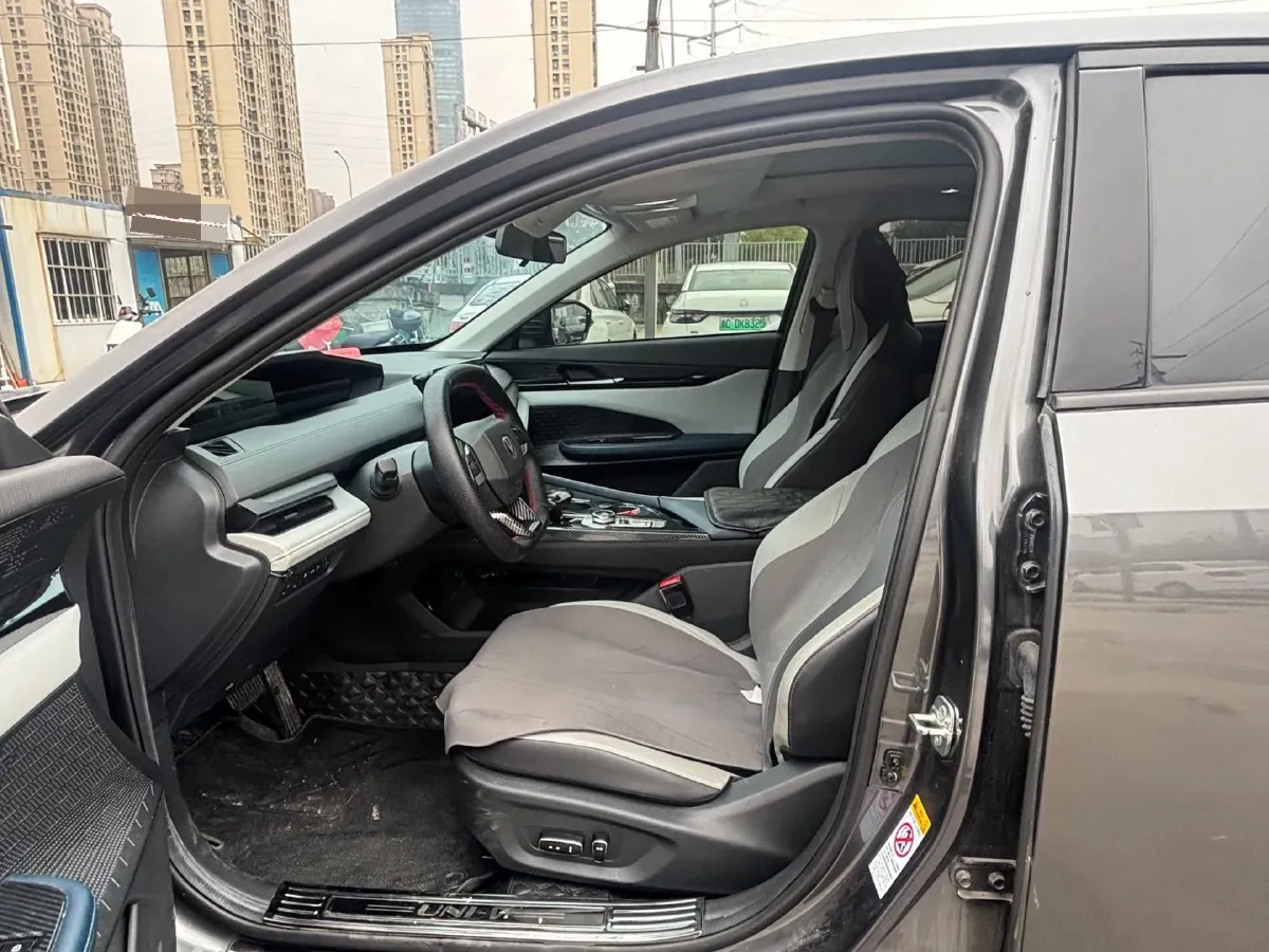 2023 ChangAn UNI-V iDD 1.5T 170HP L4 6TCT PHEV 18.4KWH,autocango,china used car exporter,china ev exporter,chinese used car exporter,chinese used ev exporter