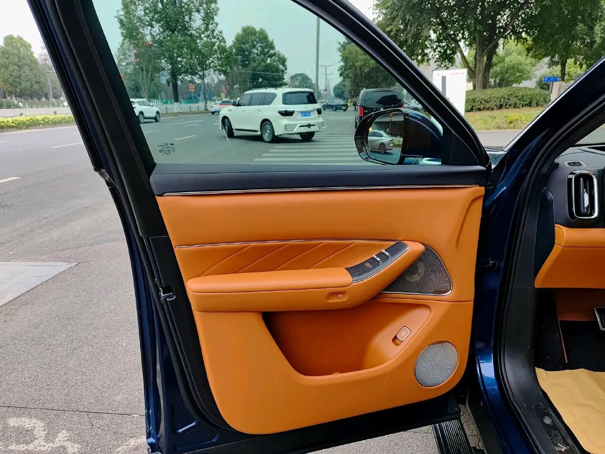 2025 AITO AITO M8 REEV 160HP REEV 53.4KWH,autocango,china used car exporter,china ev exporter,chinese used car exporter,chinese used ev exporter