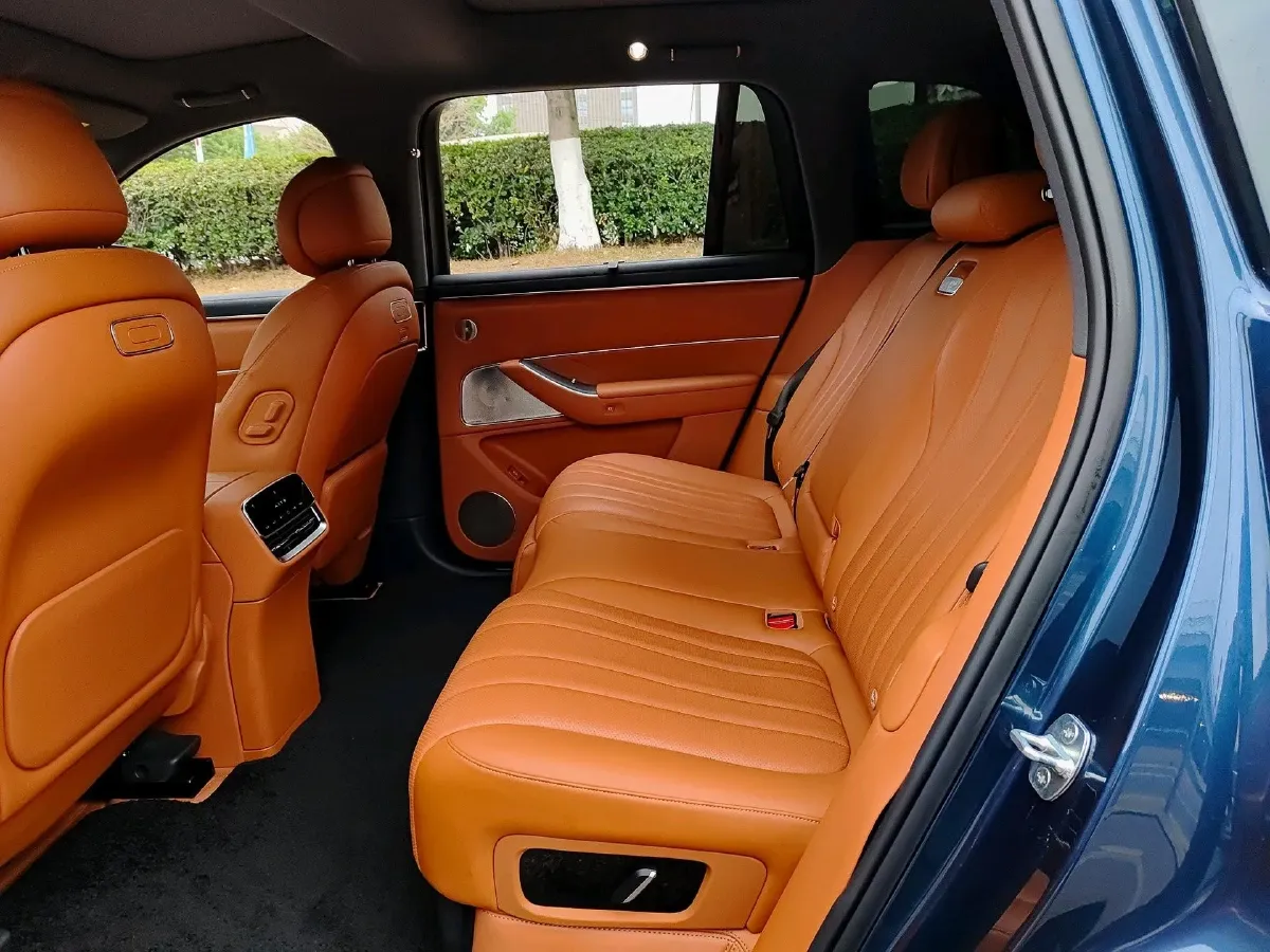 2025 AITO AITO M8 REEV 160HP REEV 53.4KWH,autocango,china used car exporter,china ev exporter,chinese used car exporter,chinese used ev exporter