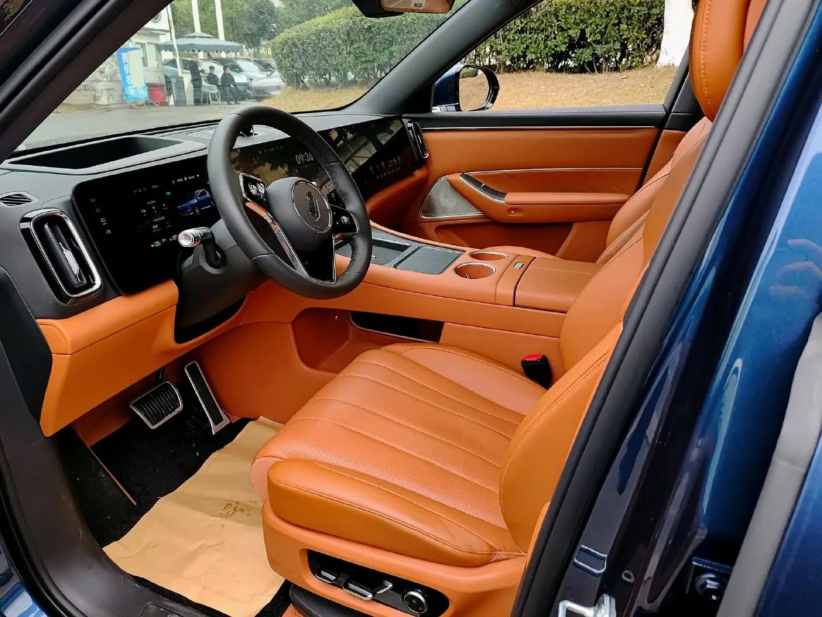 2025 AITO AITO M8 REEV 160HP REEV 53.4KWH,autocango,china used car exporter,china ev exporter,chinese used car exporter,chinese used ev exporter