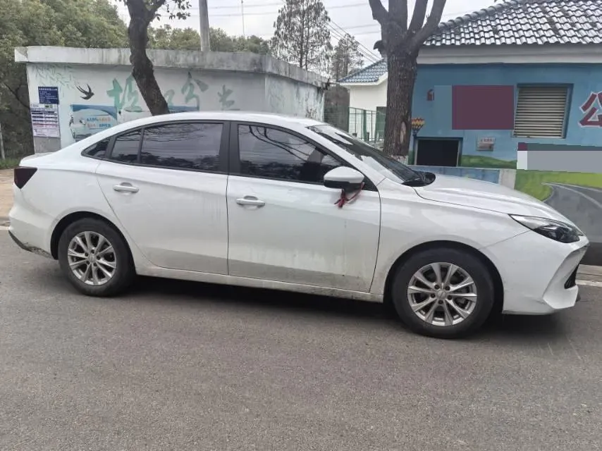 2023 Roewe i5 1.5L 129HP L4 5MT,autocango,china used car exporter,china ev exporter,chinese used car exporter,chinese used ev exporter