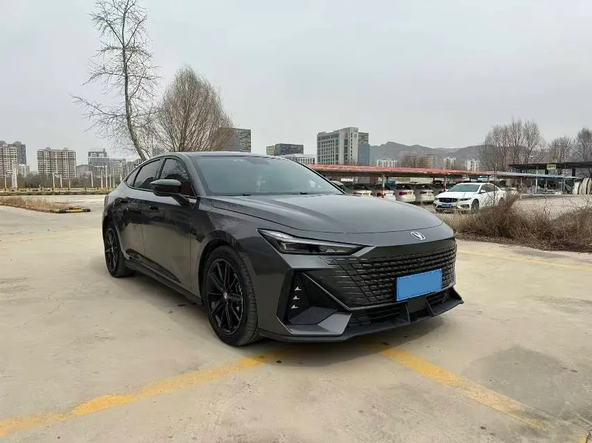 2022 ChangAn UNI-V 1.5T 188HP L4 7DCT,autocango,china used car exporter,china ev exporter,chinese used car exporter,chinese used ev exporter