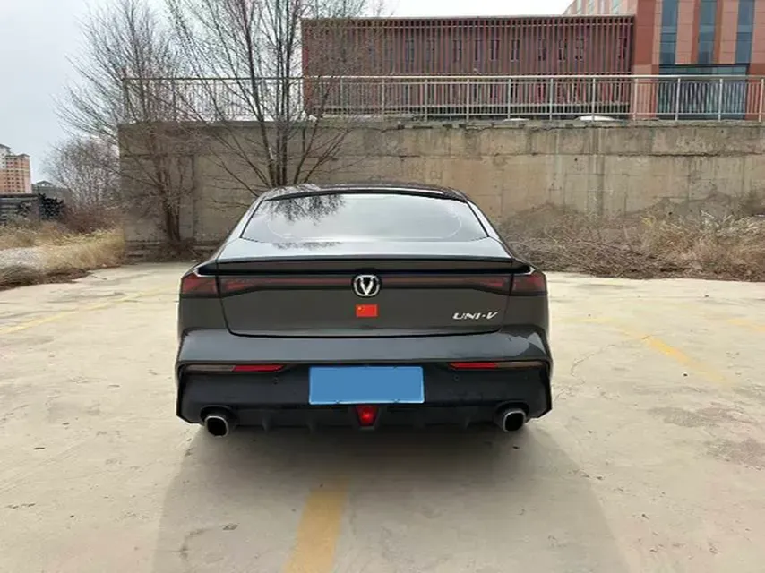 2022 ChangAn UNI-V 1.5T 188HP L4 7DCT,autocango,china used car exporter,china ev exporter,chinese used car exporter,chinese used ev exporter