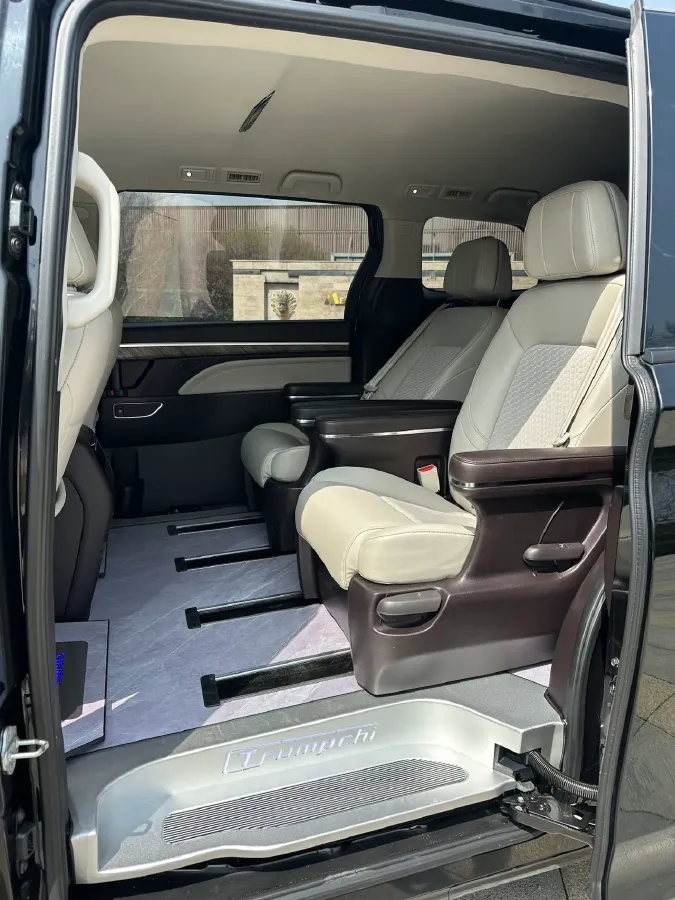 2021 GAC Trumpchi M8 2.0T 252HP L4 8AT,autocango,china used car exporter,china ev exporter,chinese used car exporter,chinese used ev exporter