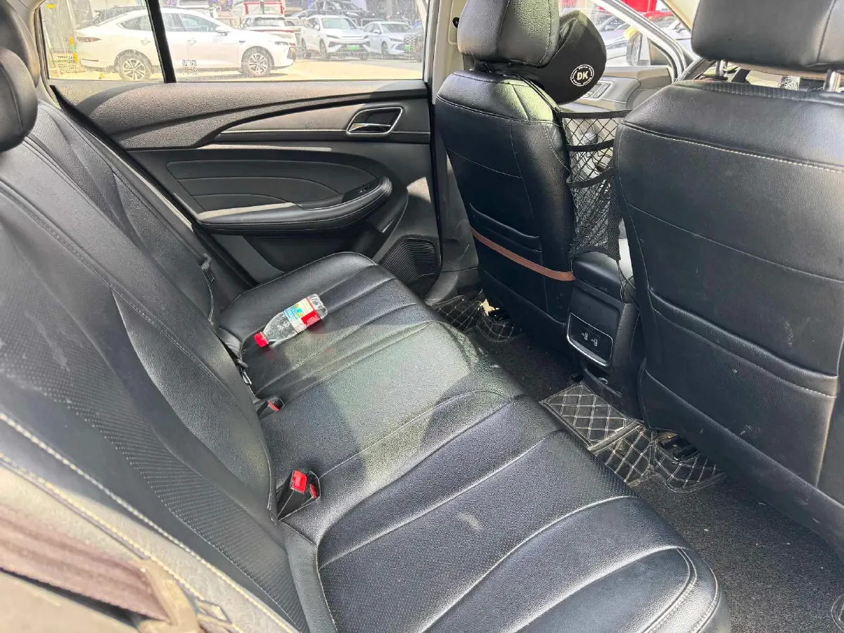 2020 Roewe i5 1.5L 120HP L4 CVT,autocango,china used car exporter,china ev exporter,chinese used car exporter,chinese used ev exporter