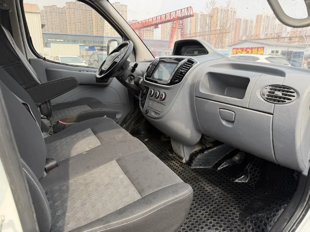 2021 MAXUS XinTu V80 2.0T 139HP L4 6MT,autocango,china used car exporter,china ev exporter,chinese used car exporter,chinese used ev exporter