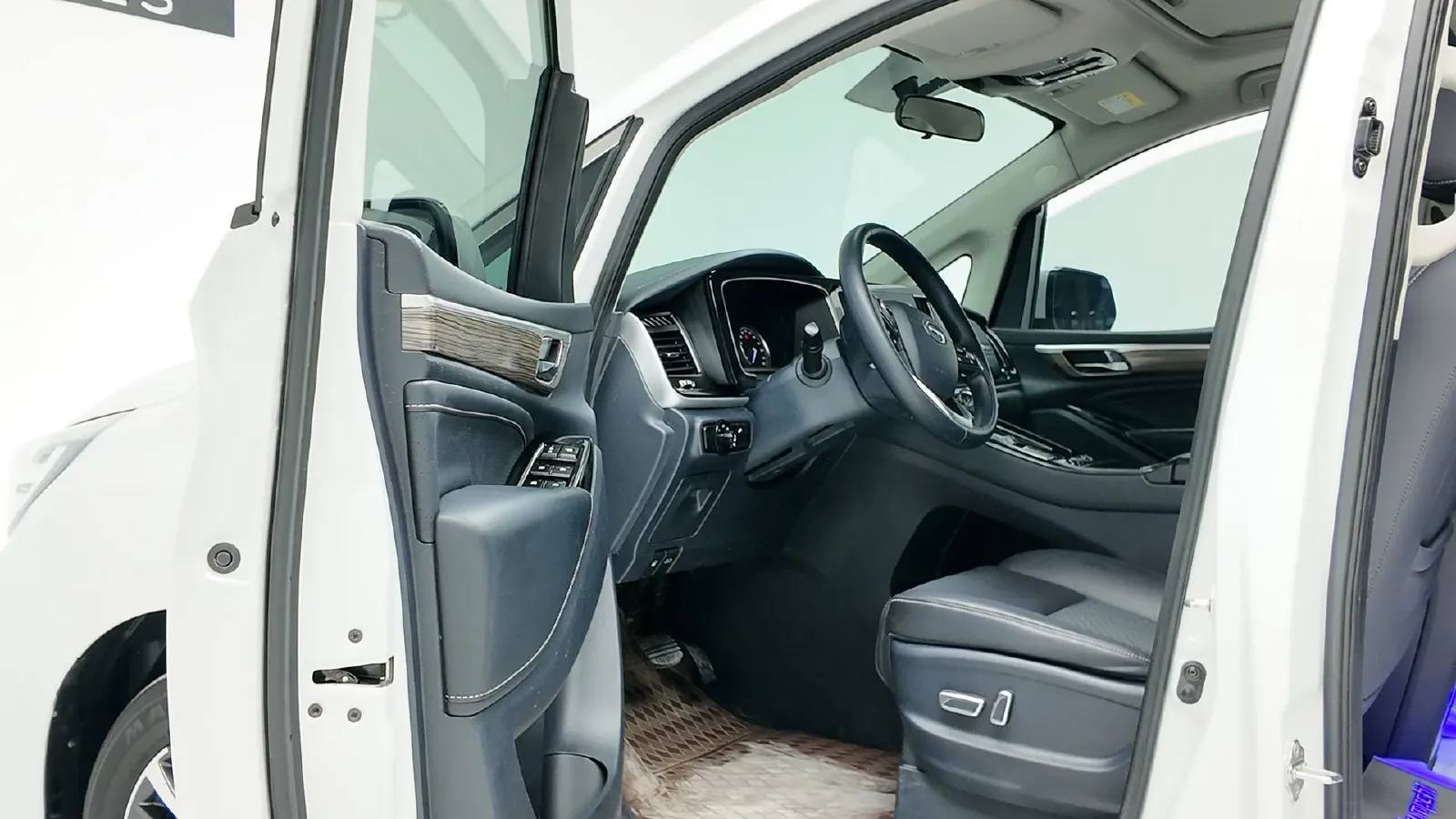 2023 GAC Trumpchi M8 2.0T 252HP L4 8AT,autocango,china used car exporter,china ev exporter,chinese used car exporter,chinese used ev exporter