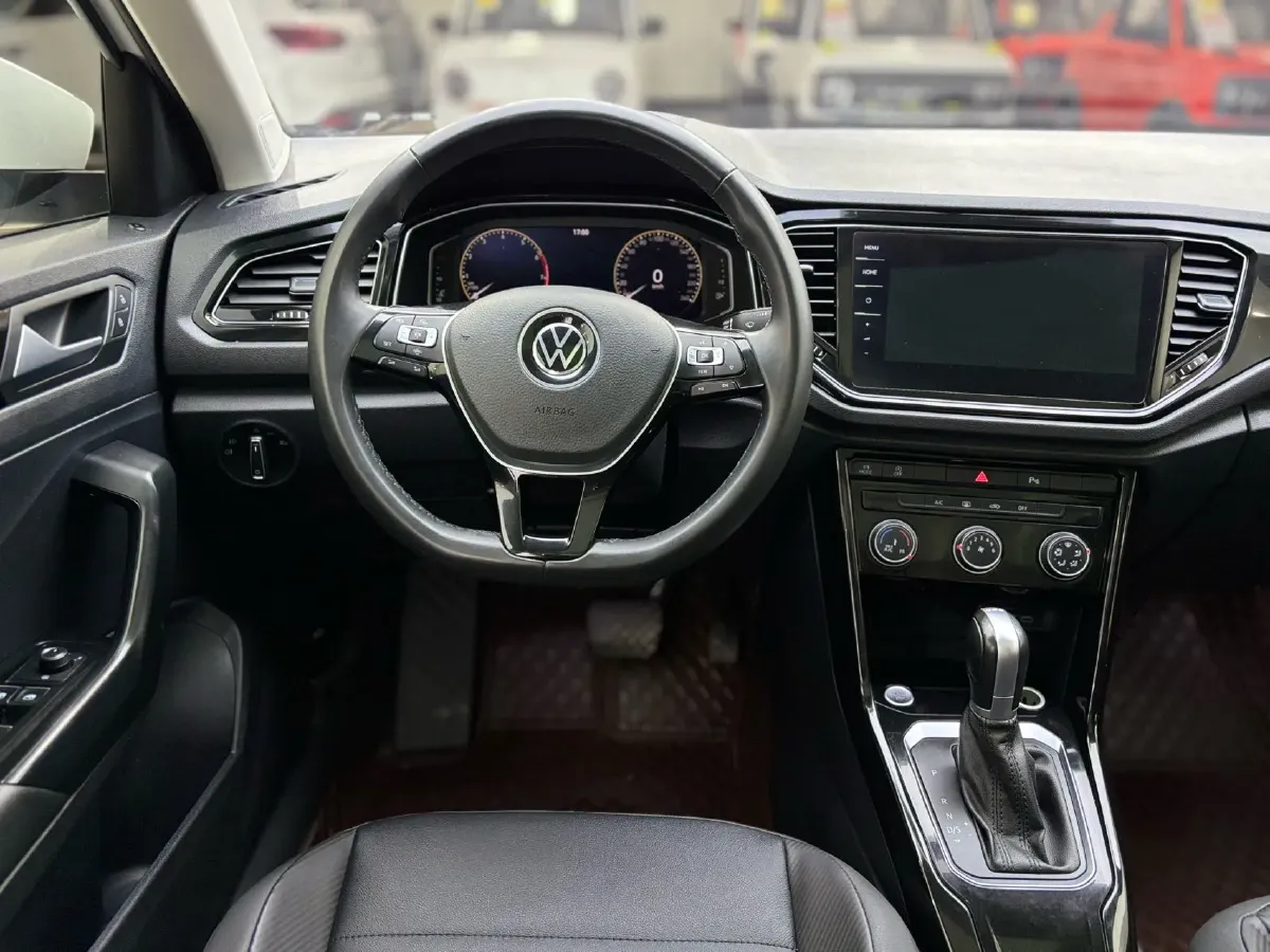 2022 Volkswagen T-Roc 1.4T 150HP L4 7DCT,autocango,china used car exporter,china ev exporter,chinese used car exporter,chinese used ev exporter