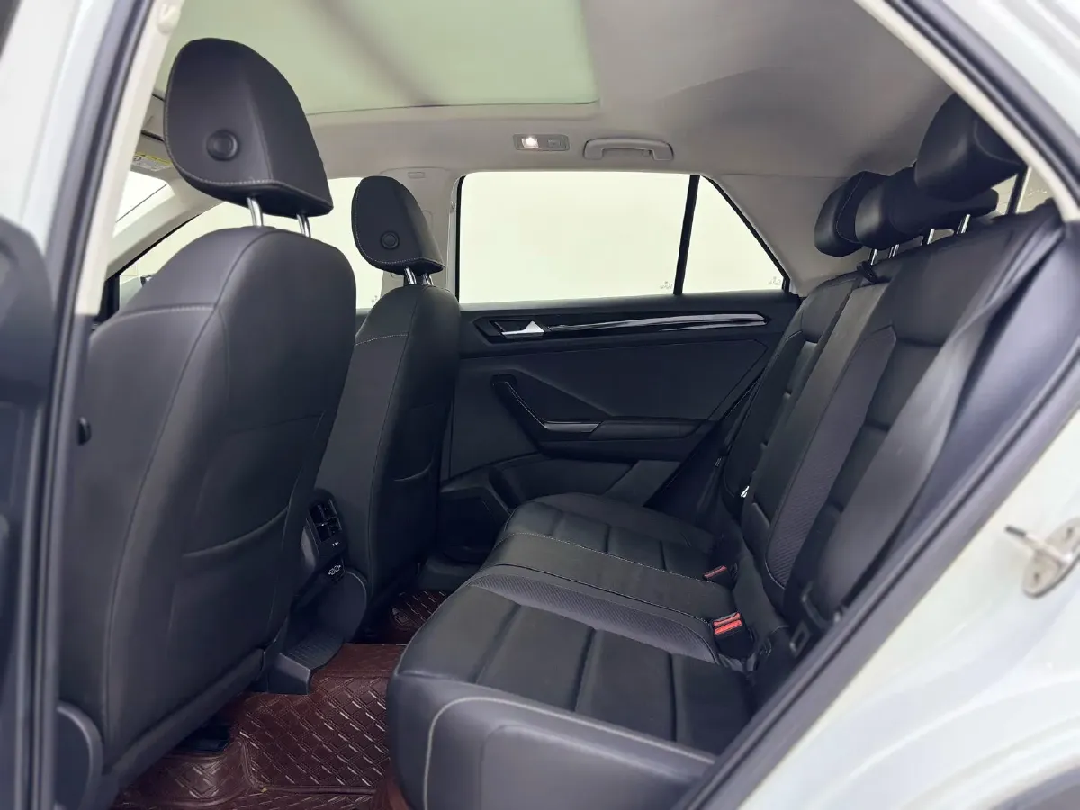 2022 Volkswagen T-Roc 1.4T 150HP L4 7DCT,autocango,china used car exporter,china ev exporter,chinese used car exporter,chinese used ev exporter