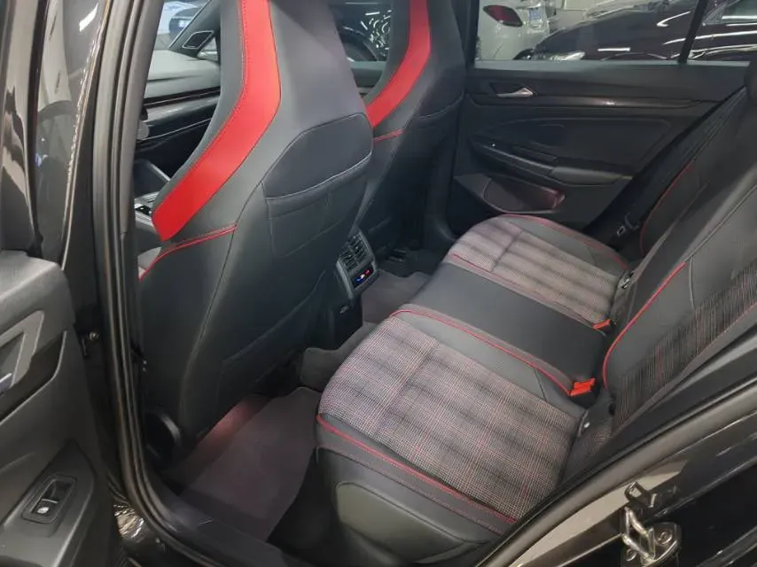 2021 Volkswagen GolfGTI 2.0T 220HP L4 7DCT,autocango,china used car exporter,china ev exporter,chinese used car exporter,chinese used ev exporter