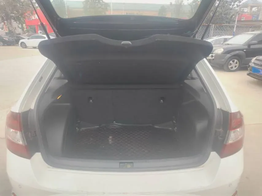 2018 Skoda Rapid Spaceback 1.6L 110HP L4 6AT,autocango,china used car exporter,china ev exporter,chinese used car exporter,chinese used ev exporter