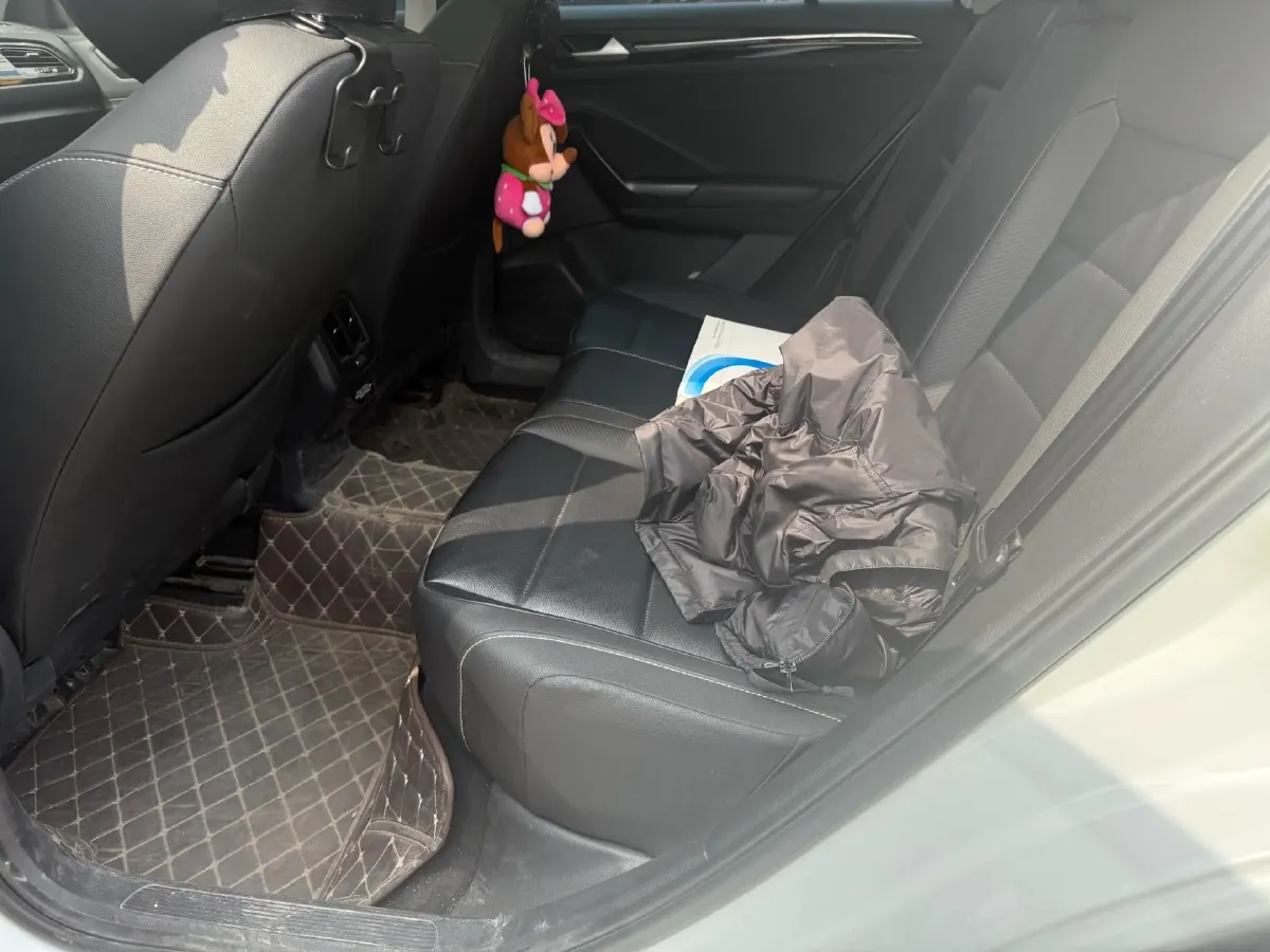 2022 Volkswagen T-Roc 1.4T 150HP L4 7DCT,autocango,china used car exporter,china ev exporter,chinese used car exporter,chinese used ev exporter