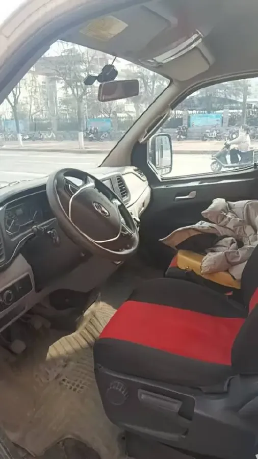 2023 MAXUS XinTu V80 2.0T 127HP L4 6MT,autocango,china used car exporter,china ev exporter,chinese used car exporter,chinese used ev exporter