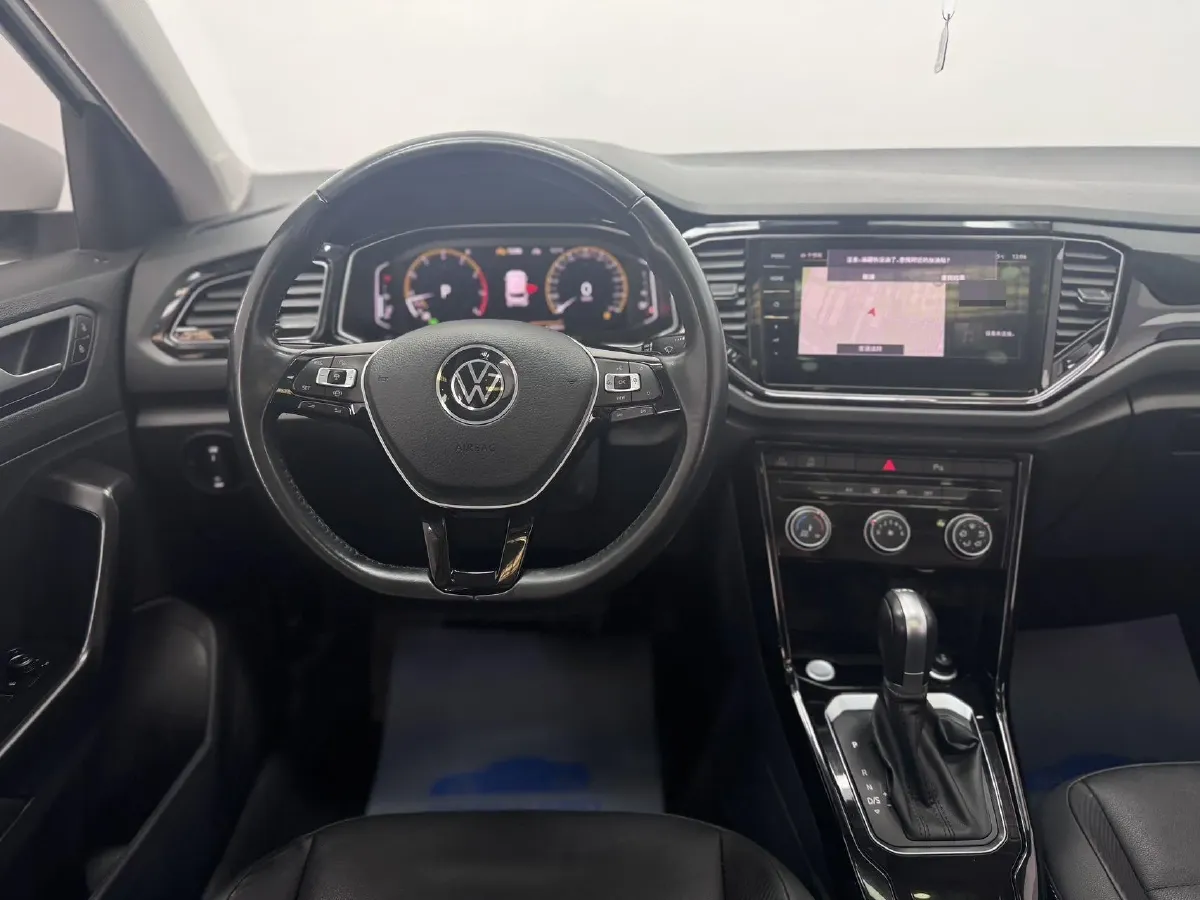 2022 Volkswagen T-Roc 1.4T 150HP L4 7DCT,autocango,china used car exporter,china ev exporter,chinese used car exporter,chinese used ev exporter