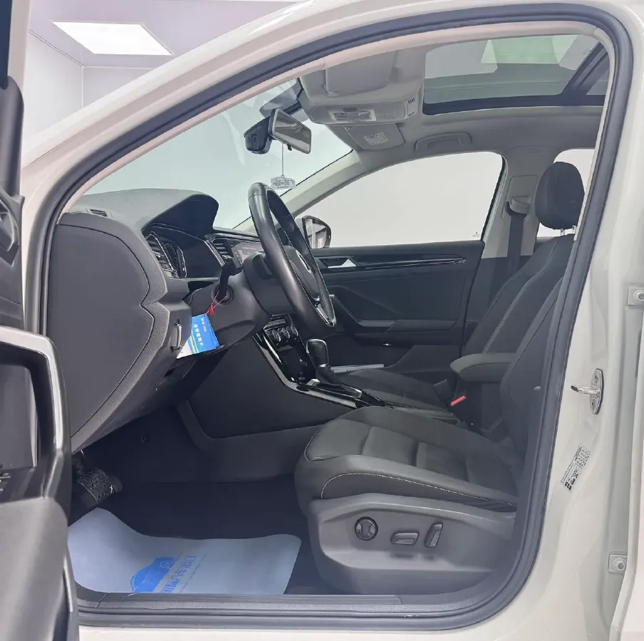 2022 Volkswagen T-Roc 1.4T 150HP L4 7DCT,autocango,china used car exporter,china ev exporter,chinese used car exporter,chinese used ev exporter