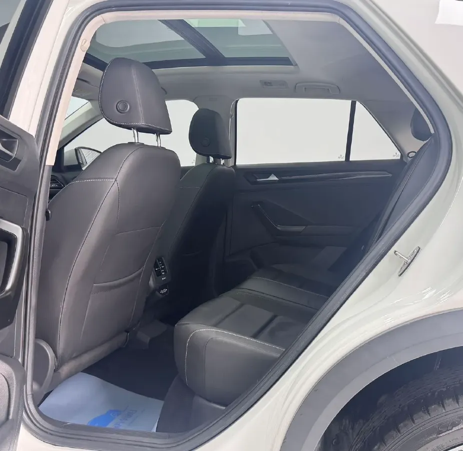 2022 Volkswagen T-Roc 1.4T 150HP L4 7DCT,autocango,china used car exporter,china ev exporter,chinese used car exporter,chinese used ev exporter