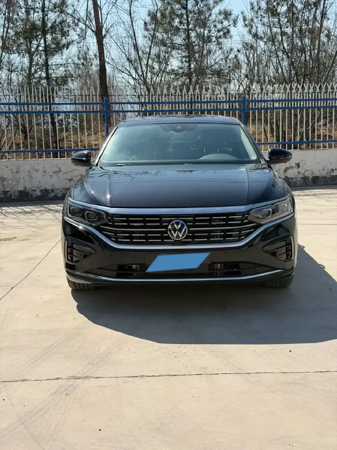 2023 Volkswagen Passat 2.0T 186HP L4 7DCT,autocango,china used car exporter,china ev exporter,chinese used car exporter,chinese used ev exporter