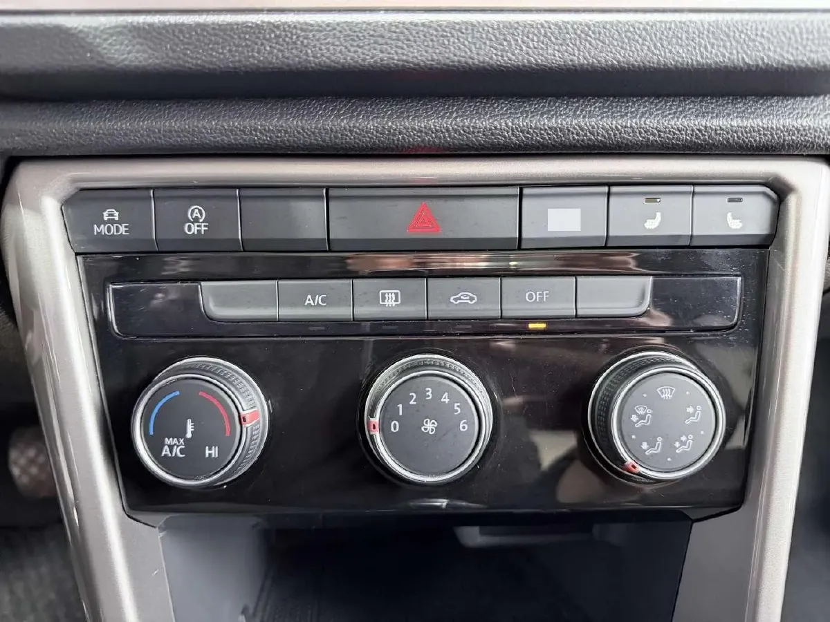 2022 Volkswagen T-Roc 1.4T 150HP L4 7DCT,autocango,china used car exporter,china ev exporter,chinese used car exporter,chinese used ev exporter