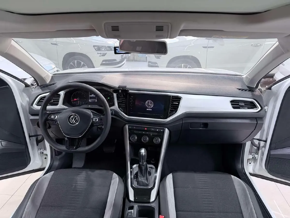 2022 Volkswagen T-Roc 1.4T 150HP L4 7DCT,autocango,china used car exporter,china ev exporter,chinese used car exporter,chinese used ev exporter