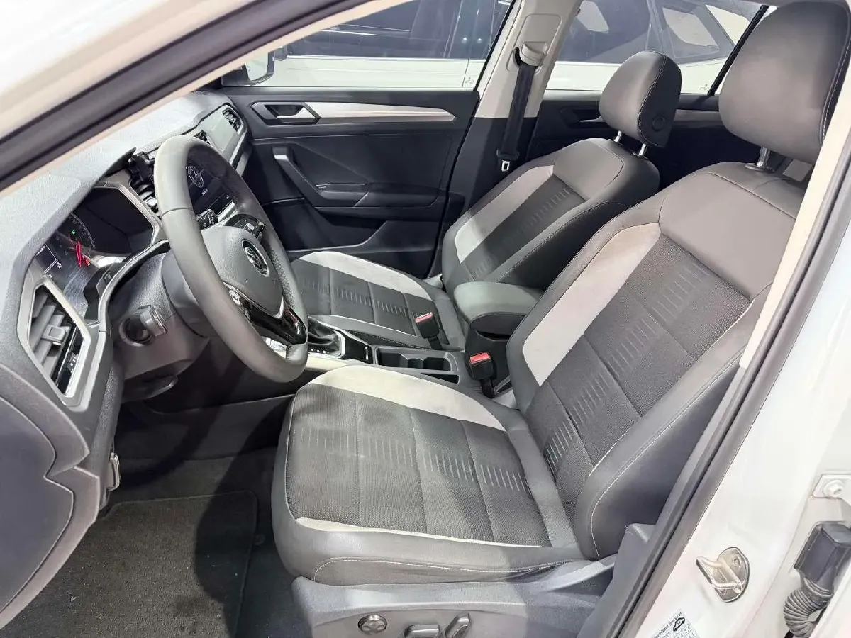 2022 Volkswagen T-Roc 1.4T 150HP L4 7DCT,autocango,china used car exporter,china ev exporter,chinese used car exporter,chinese used ev exporter