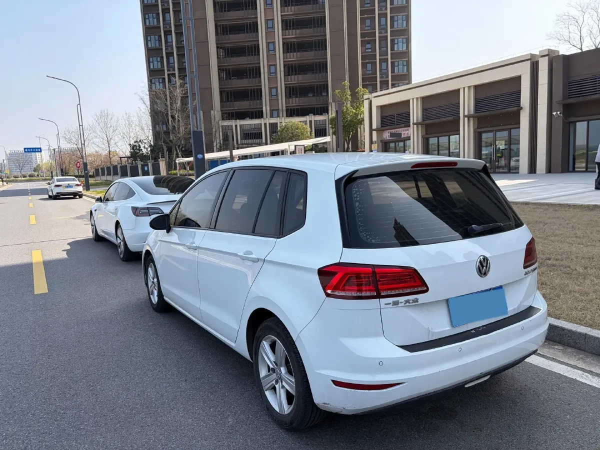 2018 Volkswagen Golf Sportsvan 1.6L 110HP L4 6AT,autocango,china used car exporter,china ev exporter,chinese used car exporter,chinese used ev exporter