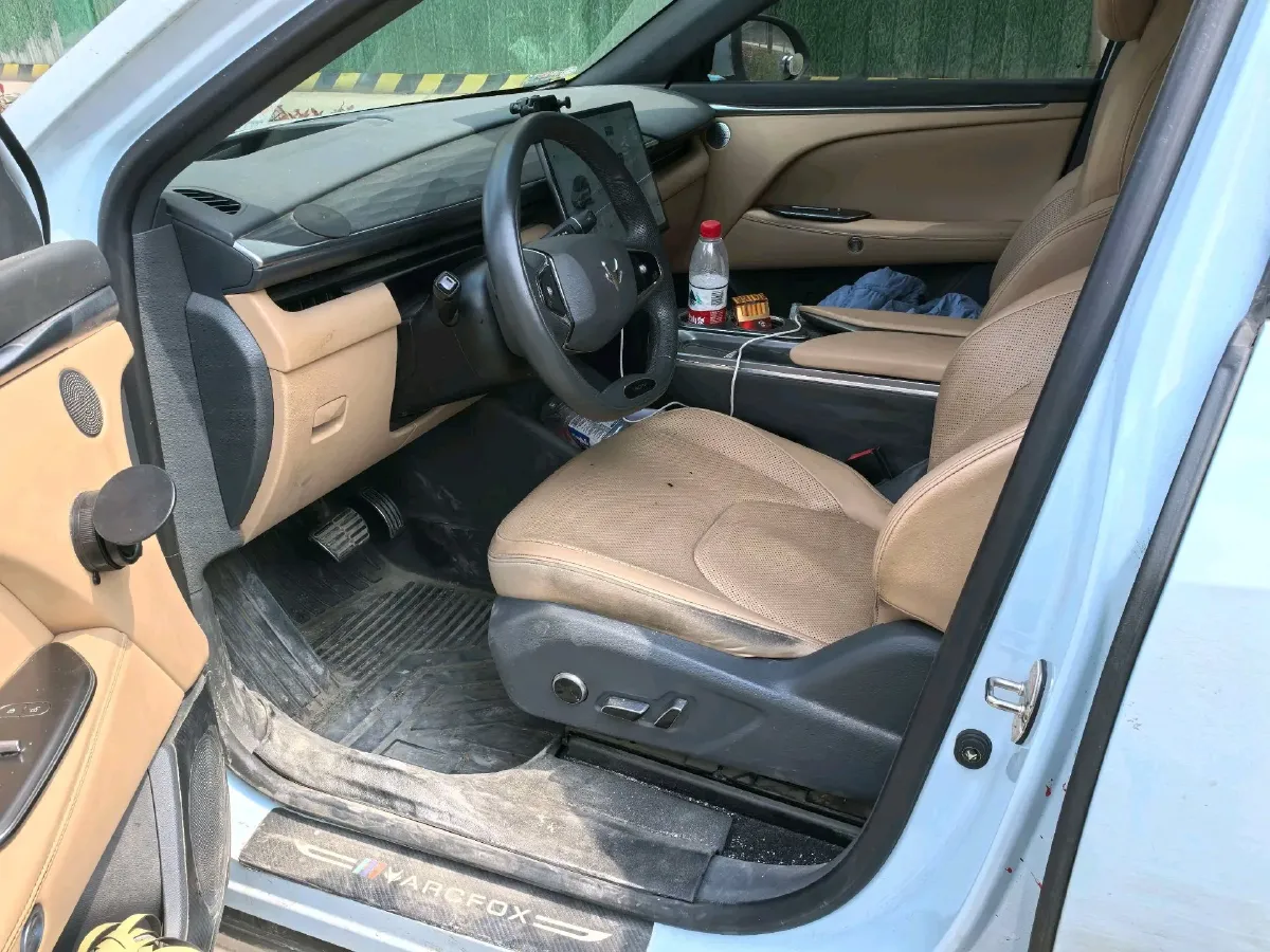 2024 HongQi H5 2.0T 224HP L4 8AT,autocango,china used car exporter,china ev exporter,chinese used car exporter,chinese used ev exporter