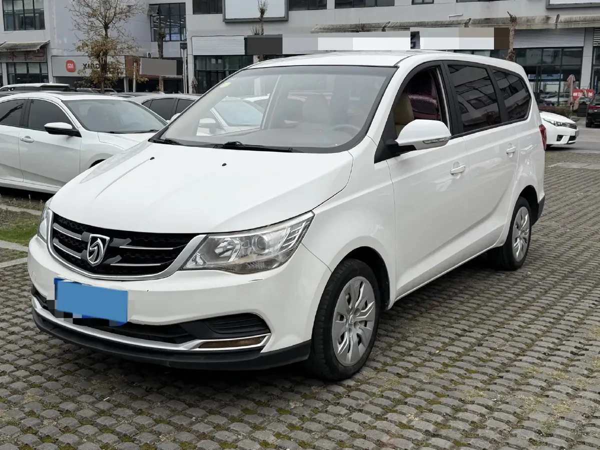 2019 BaoJun 730 1.5L 105HP L4 6MT,autocango,china used car exporter,china ev exporter,chinese used car exporter,chinese used ev exporter