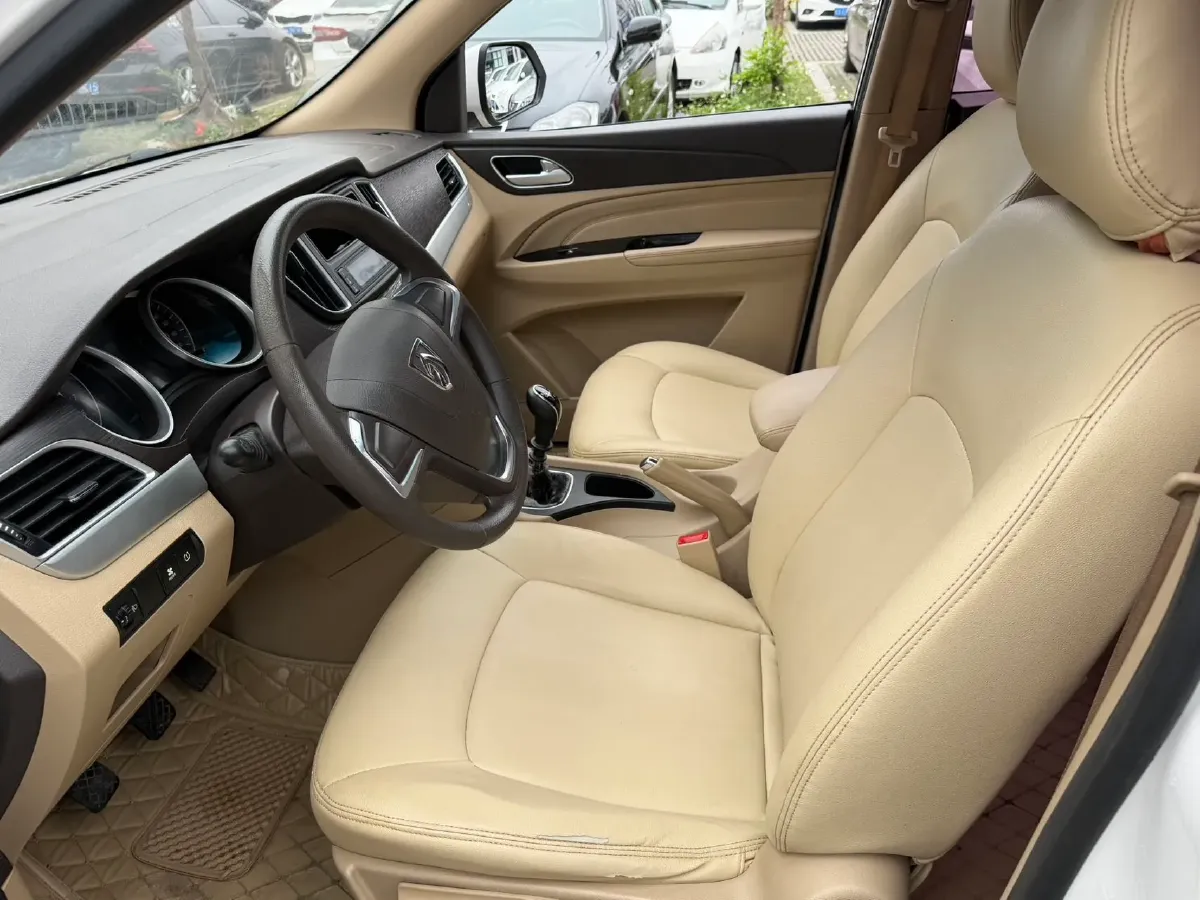 2019 BaoJun 730 1.5L 105HP L4 6MT,autocango,china used car exporter,china ev exporter,chinese used car exporter,chinese used ev exporter