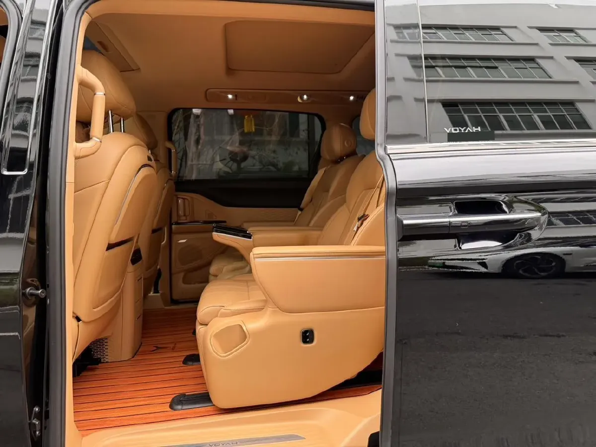 2025 Voyah Dream 1.5T 150HP L4 PHEV 41.7KWH,autocango,china used car exporter,china ev exporter,chinese used car exporter,chinese used ev exporter