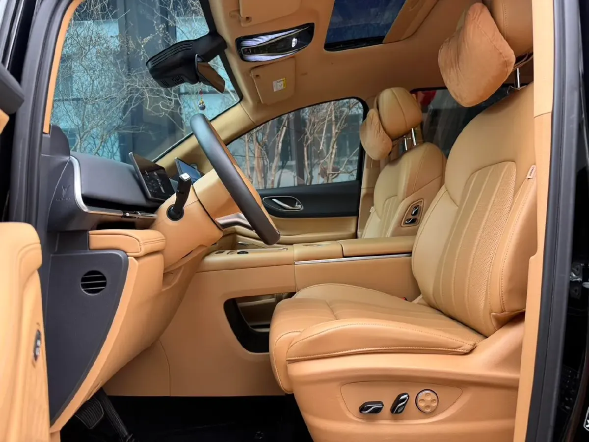 2025 Voyah Dream 1.5T 150HP L4 PHEV 41.7KWH,autocango,china used car exporter,china ev exporter,chinese used car exporter,chinese used ev exporter