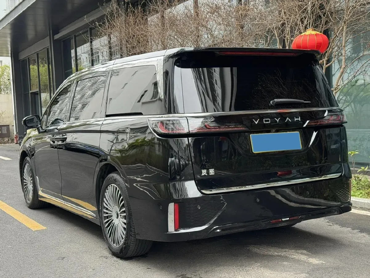2025 Voyah Dream 1.5T 150HP L4 PHEV 41.7KWH,autocango,china used car exporter,china ev exporter,chinese used car exporter,chinese used ev exporter