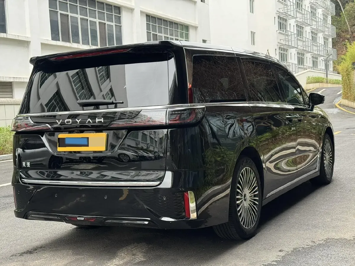 2025 Voyah Dream 1.5T 150HP L4 PHEV 41.7KWH,autocango,china used car exporter,china ev exporter,chinese used car exporter,chinese used ev exporter