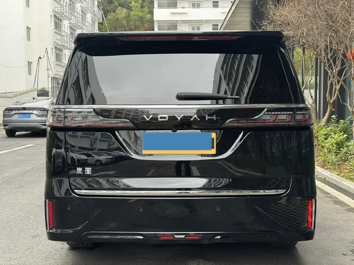2025 Voyah Dream 1.5T 150HP L4 PHEV 41.7KWH,autocango,china used car exporter,china ev exporter,chinese used car exporter,chinese used ev exporter