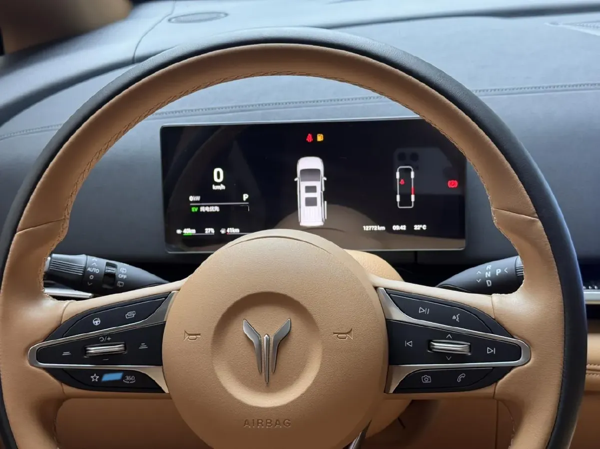 2025 Voyah Dream 1.5T 150HP L4 PHEV 41.7KWH,autocango,china used car exporter,china ev exporter,chinese used car exporter,chinese used ev exporter