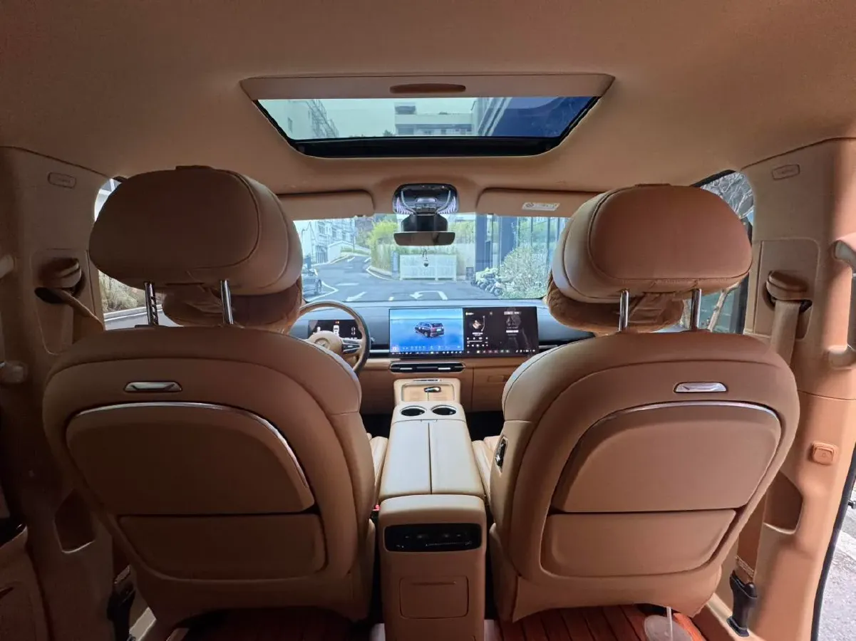 2025 Voyah Dream 1.5T 150HP L4 PHEV 41.7KWH,autocango,china used car exporter,china ev exporter,chinese used car exporter,chinese used ev exporter