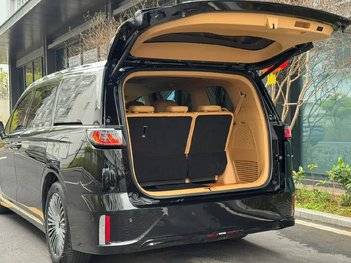 2025 Voyah Dream 1.5T 150HP L4 PHEV 41.7KWH,autocango,china used car exporter,china ev exporter,chinese used car exporter,chinese used ev exporter