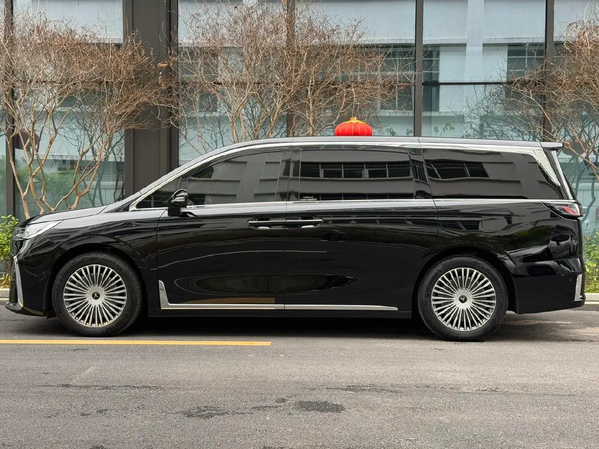 2025 Voyah Dream 1.5T 150HP L4 PHEV 41.7KWH,autocango,china used car exporter,china ev exporter,chinese used car exporter,chinese used ev exporter