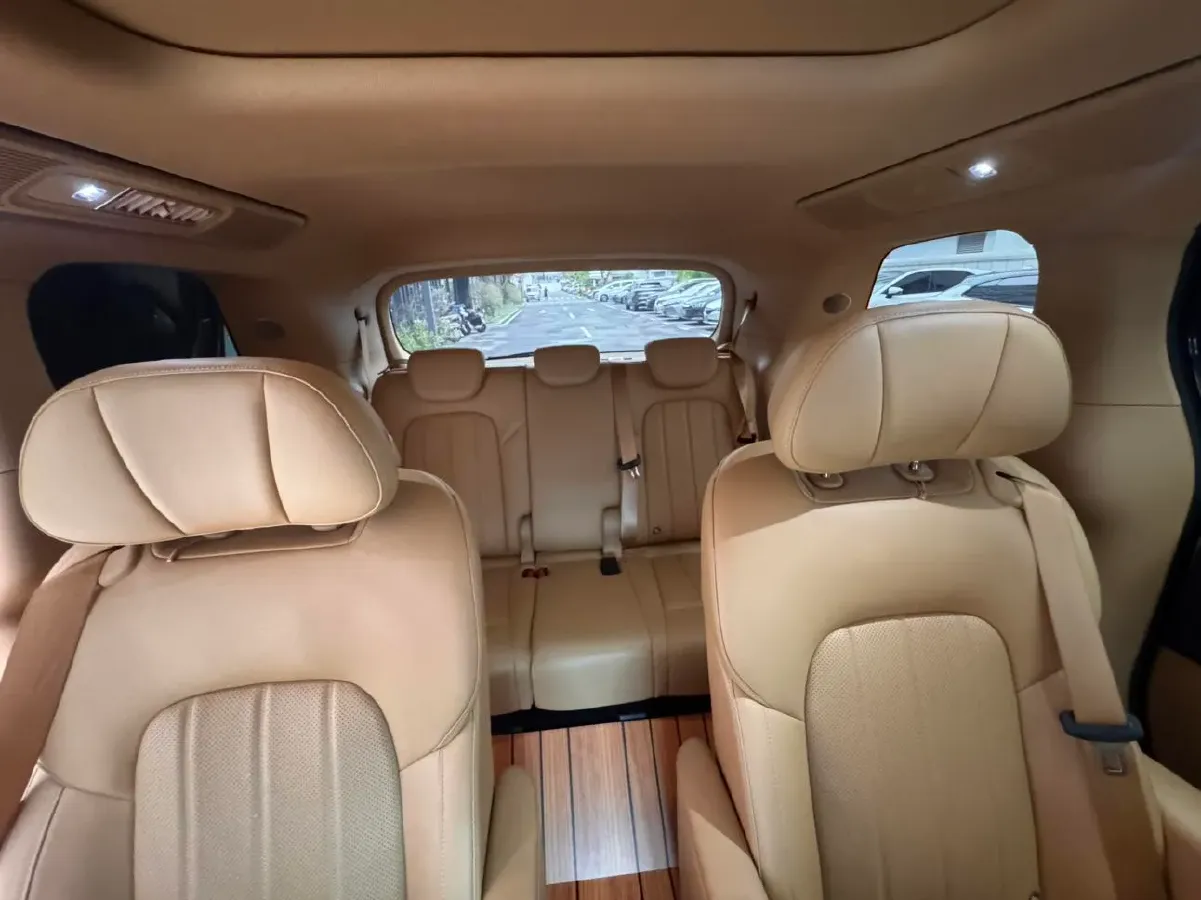 2025 Voyah Dream 1.5T 150HP L4 PHEV 41.7KWH,autocango,china used car exporter,china ev exporter,chinese used car exporter,chinese used ev exporter