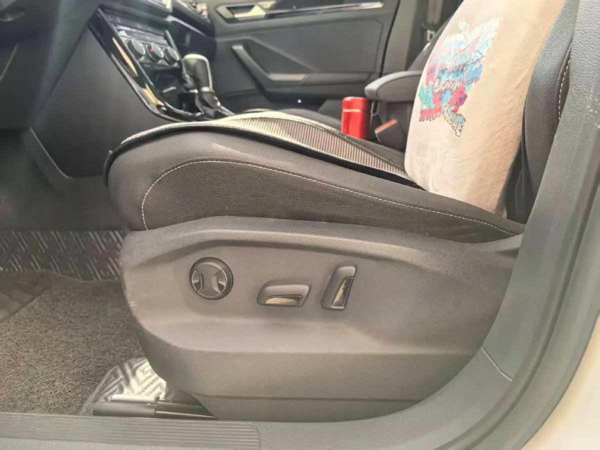 2022 Volkswagen T-Roc 1.4T 150HP L4 7DCT,autocango,china used car exporter,china ev exporter,chinese used car exporter,chinese used ev exporter