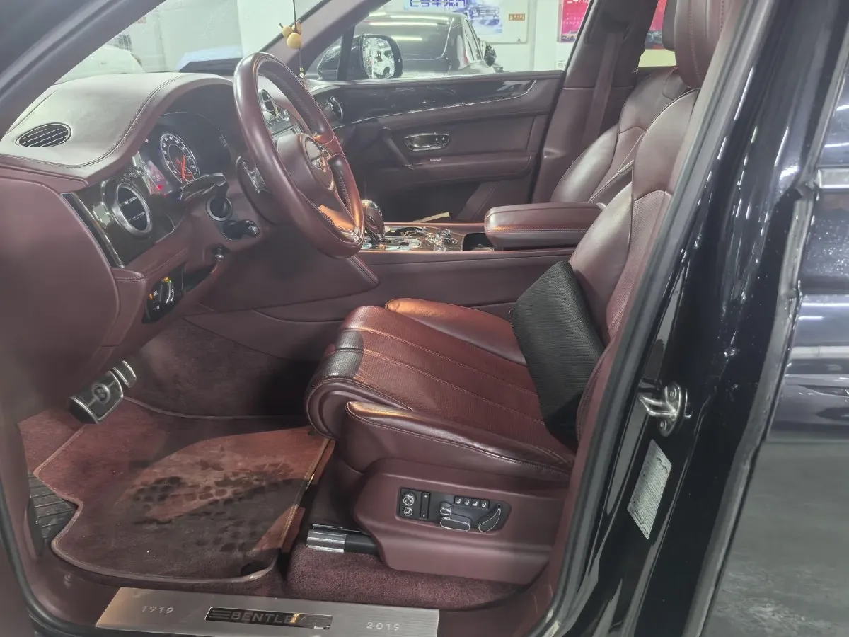 2018 Bentley Bentayga 4.0T 550HP V8 8AT,autocango,china used car exporter,china ev exporter,chinese used car exporter,chinese used ev exporter