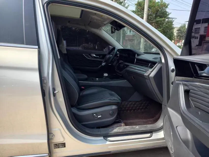 2022 HongQi HS5 2.0T 224HP L4 6AT,autocango,china used car exporter,china ev exporter,chinese used car exporter,chinese used ev exporter