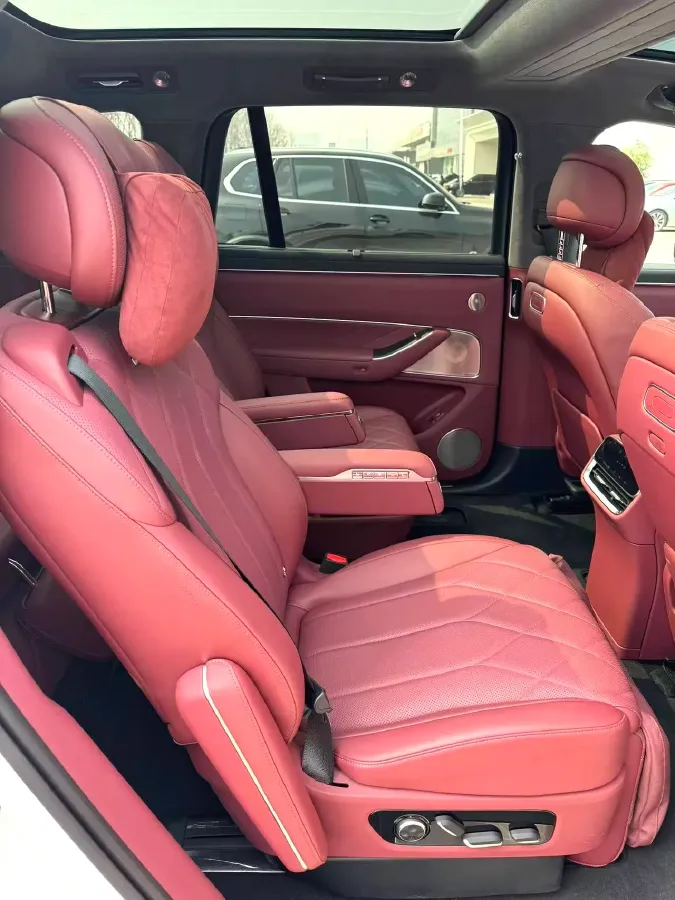 2025 AITO AITO M8 REEV 160HP REEV 53.4KWH,autocango,china used car exporter,china ev exporter,chinese used car exporter,chinese used ev exporter