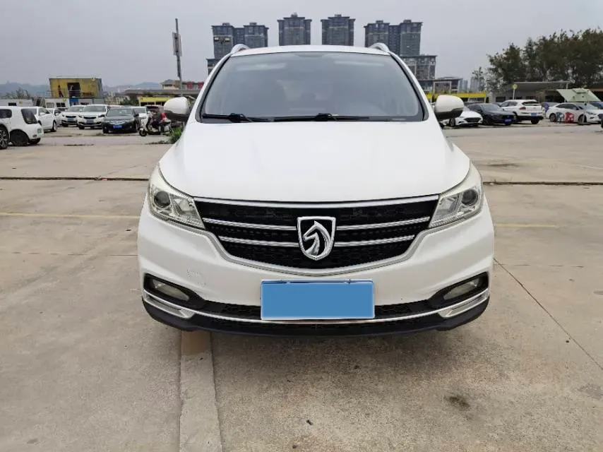 2019 BaoJun 730 1.5T 147HP L4 6MT,autocango,china used car exporter,china ev exporter,chinese used car exporter,chinese used ev exporter