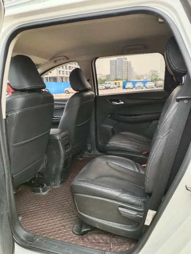 2019 BaoJun 730 1.5T 147HP L4 6MT,autocango,china used car exporter,china ev exporter,chinese used car exporter,chinese used ev exporter