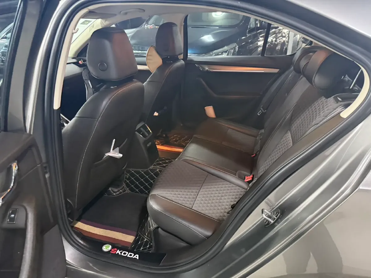 2018 Skoda Octavia 1.2T 116HP L4 7DCT,autocango,china used car exporter,china ev exporter,chinese used car exporter,chinese used ev exporter