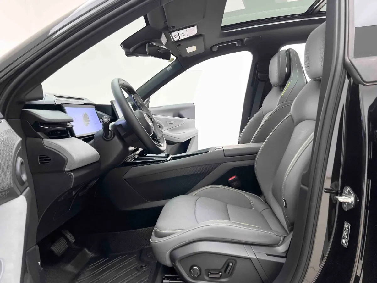 2025 LYNK&CO 08 EM-P 1.5T 163HP L4 3DHT PHEV 39.6/39.8KWH,autocango,china used car exporter,china ev exporter,chinese used car exporter,chinese used ev exporter